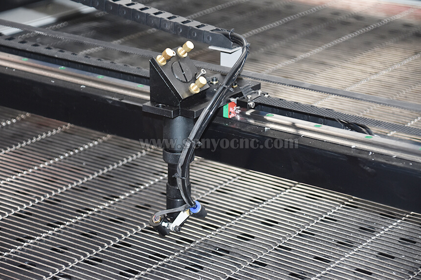 Autofeeding co2 laser cutting machine  (11).jpg