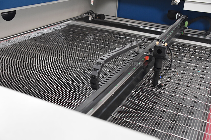 Autofeeding co2 laser cutting machine  (12).jpg
